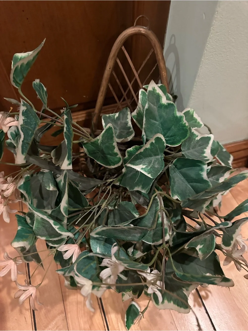 Artificial Ivy Basket -   Hanging Planter W Artificial Foliage